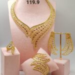 V-Shaped Royal Gold Bridal Jewelry Set